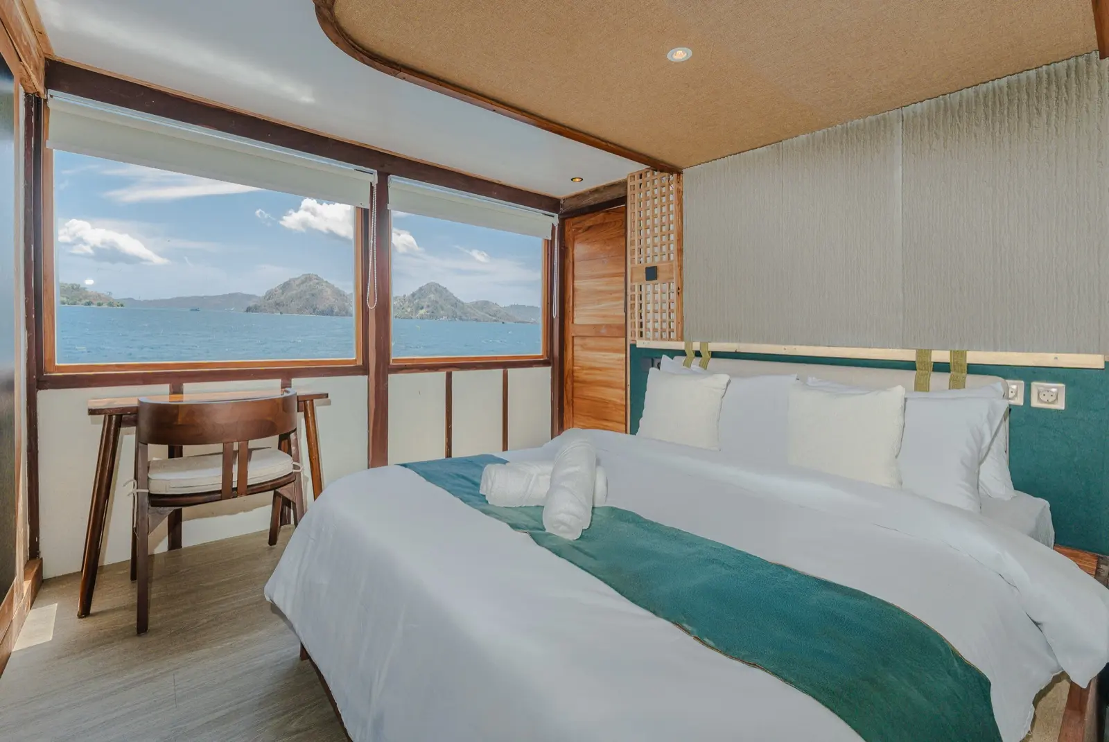 Deluxe Cabin on Marea
