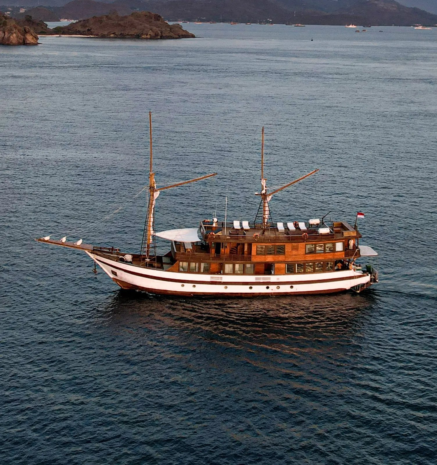 Neptune — Neptune Phinisi — Sailing Komodo