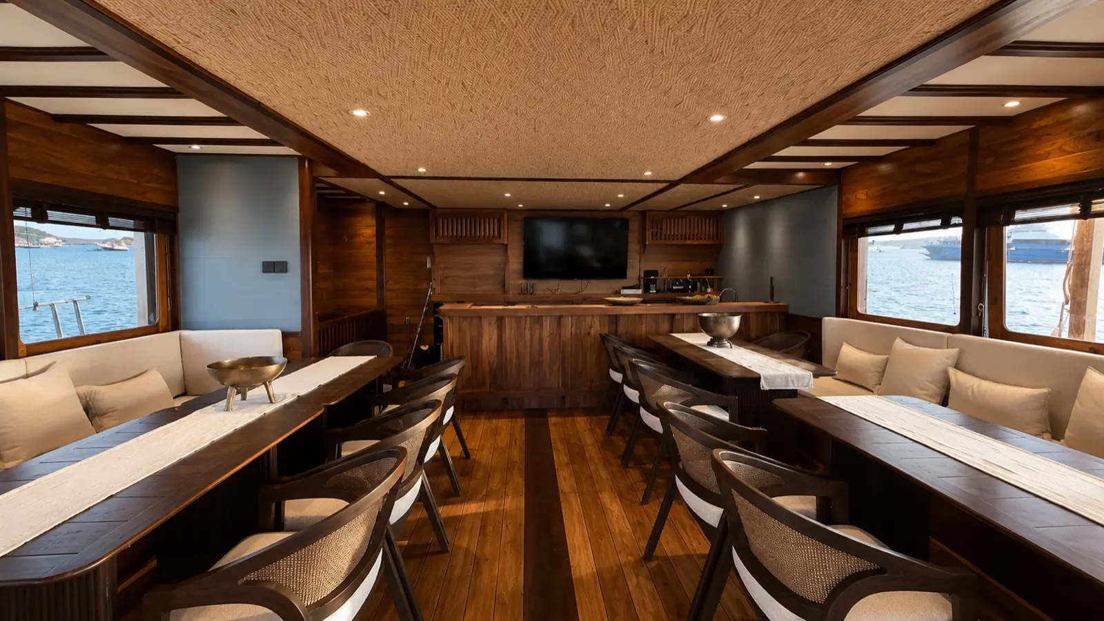 Papiton Allo — dining room