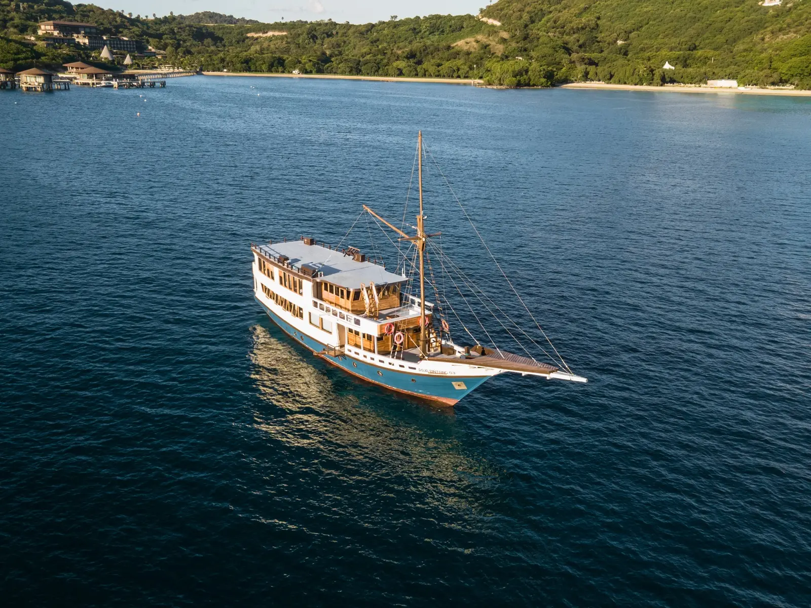 Raja Bintang 03 — Raja Bintang 03 Phinisi — Sailing Komodo